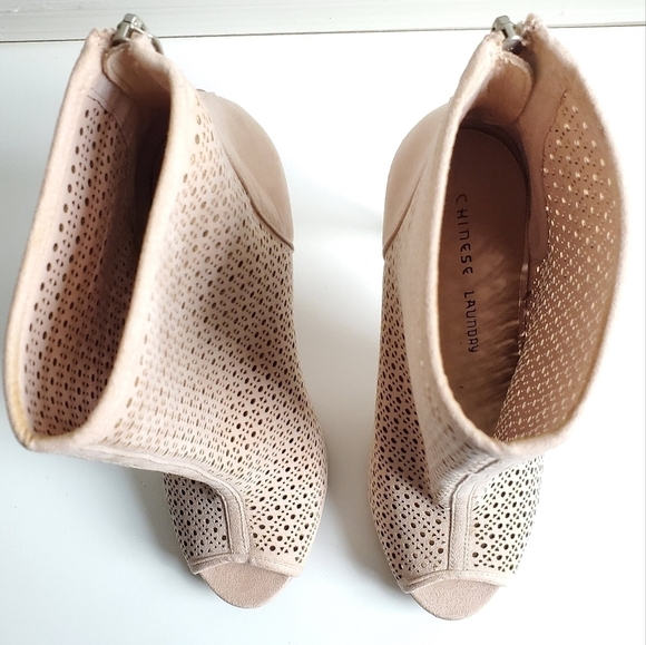 Chinese Laundry Open Toe Suede Blush Booties/Heels Size 7.5(38) - Picture 6 of 14